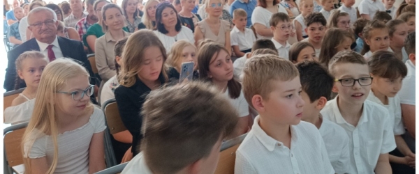 UROCZYSTE ZAKOŃCZENIE ROKU SZKOLNEGO 2023/2024 W NIEBIESKIEJ 21